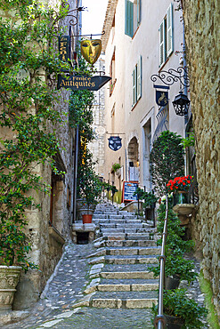 Street scene, Saint-Paul-de-Vence, Provence-Alpes-Cote d'Azur, Provence, France, Europe