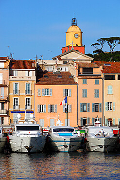 Yachts in harbour of old town, Saint-Tropez, Var, Provence-Alpes-Cote d'Azur, Provence, France, Mediterranean, Europe