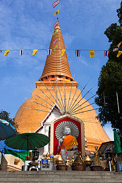 Phra Pathom Chedi, the tallest stupa in the world at 127 metres, Nakhon Pathom, Central Thailand, Thailand, Southeast Asia, Asia