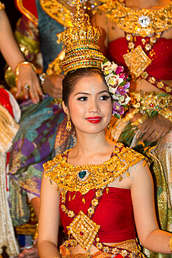 Young Thai woman at Loi Krathong festival, Chiang Mai, Northern Thailand, Thailand, Southeast Asia, Asia