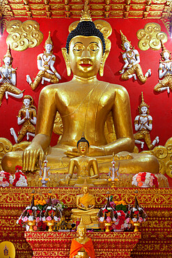 Buddha shrine, Wat Phra That Lampang Luang Buddhist temple, Lampang, Northern Thailand, Thailand, Southeast Asia, Asia