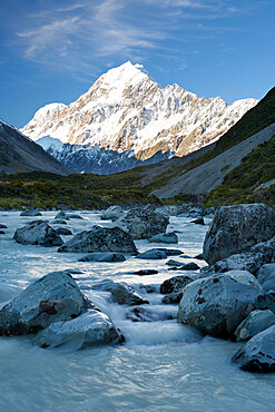 Hooker Valley and river with Mount Cook, Mount Cook National Park, UNESCO World Heritage Site, Canterbury region, South Island, New Zealand, Pacific