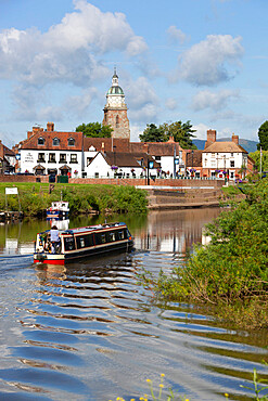 The Pepperpot and town on the River Severn, Upton upon Severn, Worcestershire, England, United Kingdom, Europe