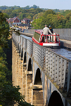 Pontcysyllte Aqueduct, built 1795 to 1805, UNESCO World Heritage Site, and the Ellesmere Canal, Llangollen, Denbighshire, Wales, United Kingdom, Europe