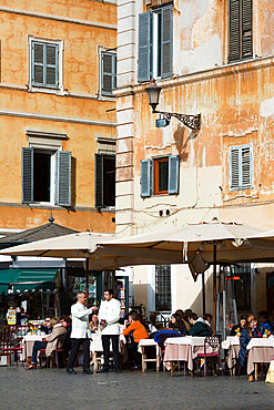 Outdoor cafe, Piazza Santa Maria in Trastevere, Rome, Lazio, Italy, Europe