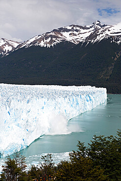 Perito Moreno Glacier on Lago Argentino, El Calafate, Parque Nacional Los Glaciares, UNESCO World Heritage Site, Patagonia, Argentina, South America