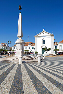 Obelisk in the Praca do Marques de Pombal, Vila Real de Santo Antonio, Algarve, Portugal, Europe