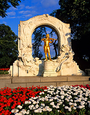 Statue of Johann Strauss, Stadtpark, Vienna, Austria, Europe