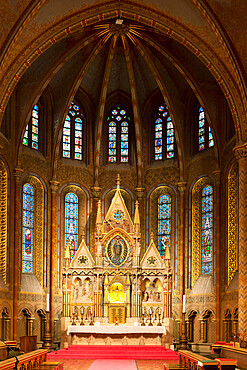 Gothic style altar, Matthias Church (Matyas-Templom), UNESCO World Heritage Site, Buda, Budapest, Hungary, Europe