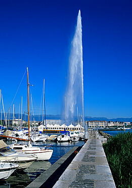 Jet d'eau (water jet), Lake Geneva, Geneva, Switzerland, Europe