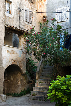 Courtyard in back alleyway of old town, Cres Town, Cres Island, Kvarner Gulf, Croatia, Europe