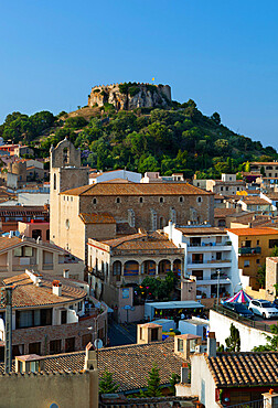 Ruined castle above old town, Begur, Costa Brava, Catalonia, Spain, Europe