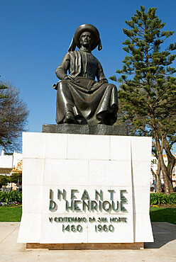 Statue of Henry the Navigator, Lagos, Algarve, Portugal, Europe