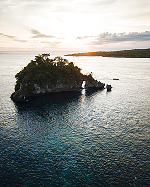 Crystal Bay at sunset, Nusa Penida, Bali, Indonesia, Southeast Asia, Asia