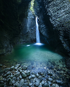 Kobarid waterfall, Kobarid, Caporetto, Gorizia, Triglav National Park, Upper Carniola, Slovenia, Europe