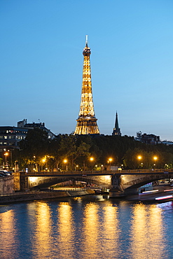 Eiffel Tower and River Seine at twilight, Paris, Ile-de-France, France, Europe