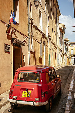 Red Renault car in back street, Aix en Provence, Bouches du Rhone, Provence Alpes Cote d'Azur, France, Europe