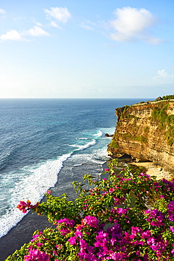 Limestone cliffs and the Indian Ocean viewed from Uluwatu Temple, Pecatu, Bali, Indonesia, Southeast Asia, Asia