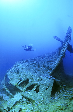 divers enjoying wreck diving in Barbados, Caribbean