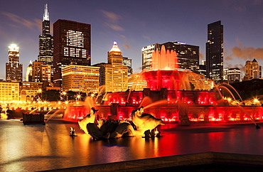 Illuminated Buckingham Fountain at dusk, Chicago, Illinois 