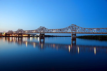 USA, Illinois, Peoria, Bridge over river, USA, Illinois, Peoria