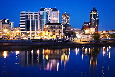 USA, Wisconsin, Milwaukee, City view at night, USA, Wisconsin, Milwaukee