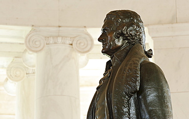 Jefferson Memorial, Close up of statue