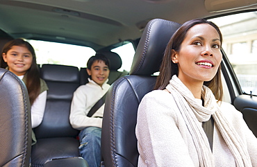 Mother with son (12-13) and daughter (10-11) in car 