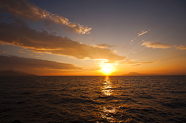Greece, Aegean Sea horizon at sunrise