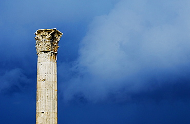 Greece, Athens, Corinthian column at Temple of Olympian Zeus