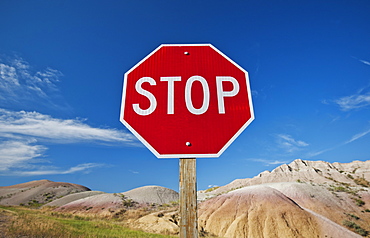 USA, South Dakota, Badlands National Park, Stop sign in mountain landscape