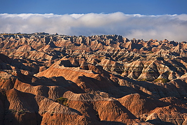 USA, South Dakota, Mountains in morning fog in Badlands National Park