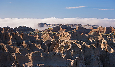 USA, South Dakota, Mountains in morning fog in Badlands National Park