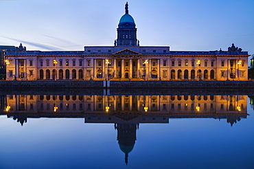 Custom House reflecting into River Liffey