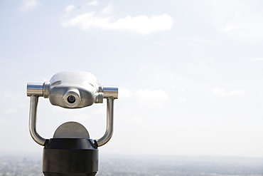 Coin-operated binoculars