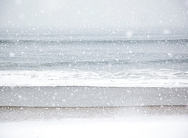 USA, New York State, Rockaway Beach, snow storm on beach