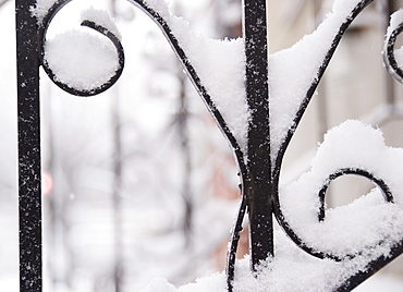 USA, New York State, Brooklyn, Williamsburg, railing covered with snow