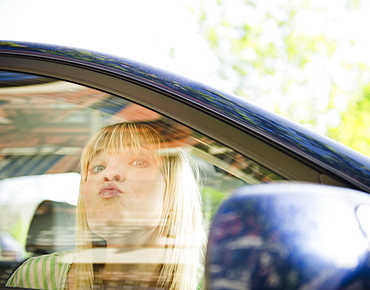 USA, New York, Williamsburg, Brooklyn, Portrait of woman in car