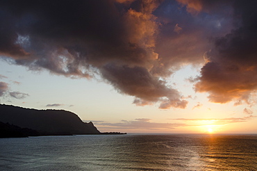 Coastline at sunset, USA, Hawaii, Kauai, Hanalei Bay