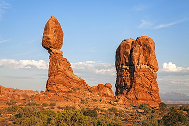 Balanced Rock in sun, USA, Utah, Arches National Park, Moab