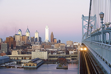 USA, Pennsylvania, Philadelphia, view at Benjamin Franklin Bridge at sunset