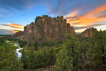 View of Smith Rock, USA, Oregon, Smith Rock 