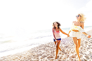 Female friends on beach, USA, Florida, Jupiter