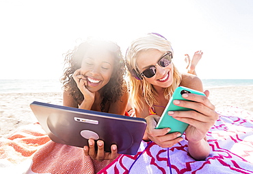 Female friends on beach, USA, Florida, Jupiter