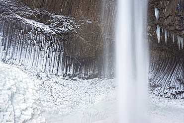 Frozen falls in winter, USA, Oregon, Multnomah County, Frozen Falls