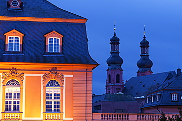 Illuminated Staatskanzlei Rheinland-Pfalz and St. Peter Church, Germany, Rhineland-Palatinate, Mainz, Staatskanzlei Rheinland-Pfalz, St. Peter Church