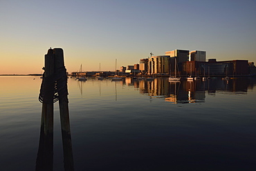 Fan Pier waterfront at sunrise, USA, Massachusetts, Boston, Fan Pier Waterfront