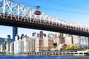 USA, New York State, New York City, Manhattan, City panorama with Queensboro Bridge over East River in foreground