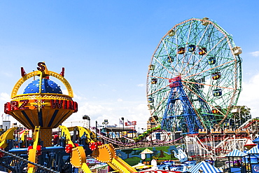 USA, New York State, New York City, Brooklyn, Ferris wheel in amusement park