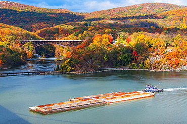 USA, New York, Bear Mountain in autumn